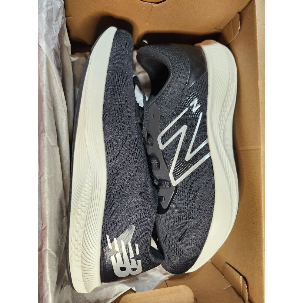 New Balance 9.5M Wide runner
